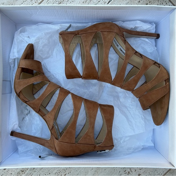✨NEW✨Steve Madden NUBUCK LEATHER Tan Cut-Out Heels - Picture 4 of 13